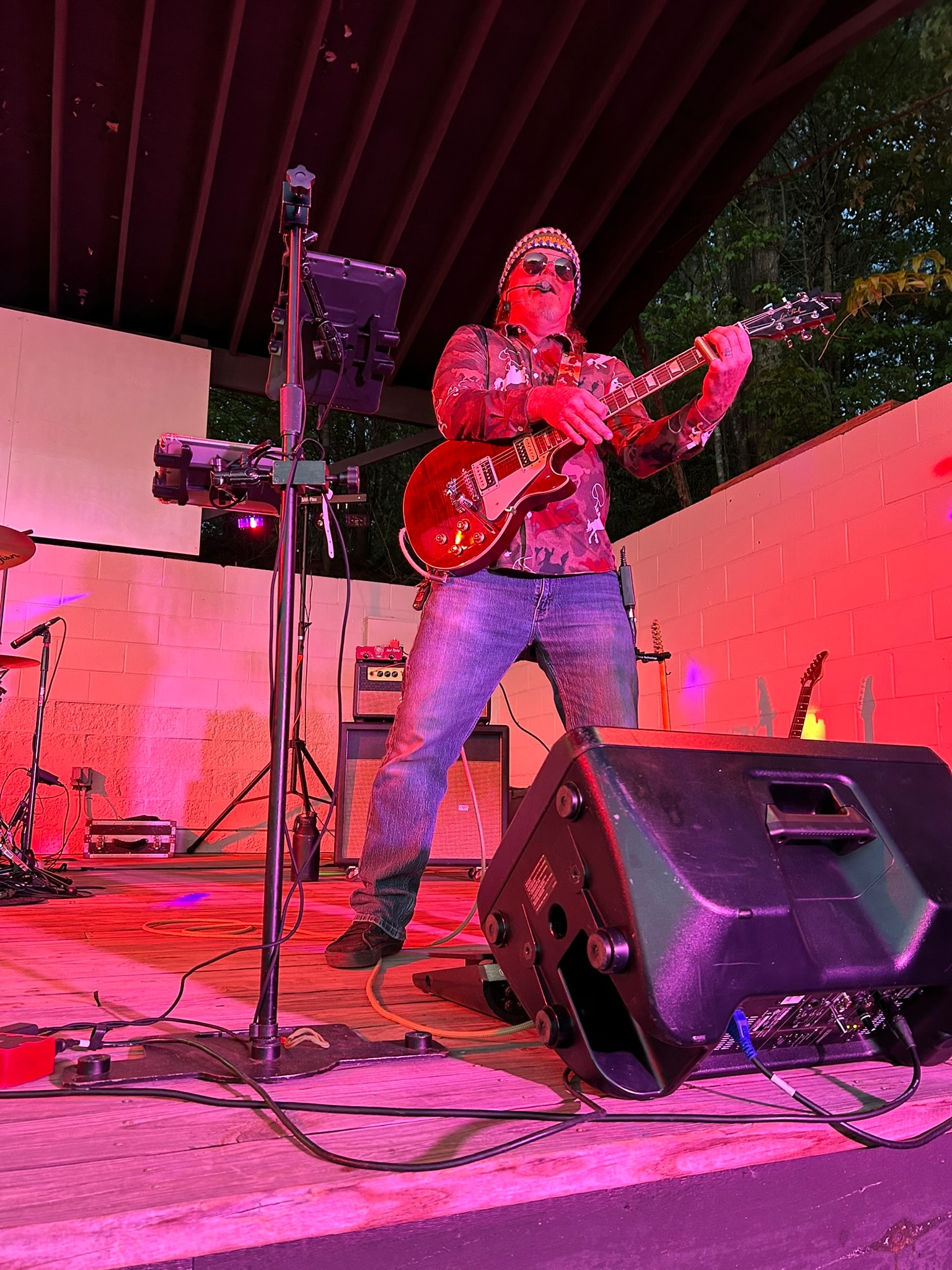 Shananagin performing